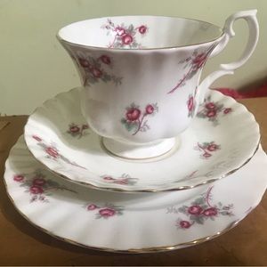 Richmond/Royal Albert Bone China 18 piece Tea Set, Rose Time direct from England